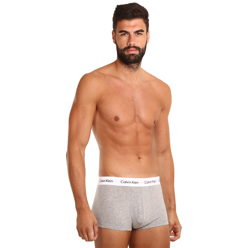 3PACK pánske boxerky Calvin Klein viacfarebné (U2664G-998) M, trenky.
Boxerky Calvin Klein to je prvotriedna kvalita, za ktorou stojí svetová ikonická značka pánskej spodnej bielizne.
Boxerky Calvin Klein patrí medzi naprostej legendy spodného prádla.
Čo sa pranie týka - naše odporúčanie je prať maximálne na 30 ° C a sušiť ich v sušičke na nízku teplotu, inak sa môže stať, že už boxerky nebude možné nosiť.
Viac sa dozviete v klasických informáciách o produkte.