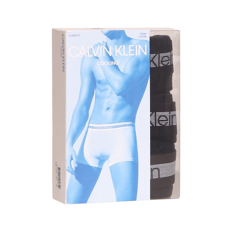 3PACK pánske boxerky Calvin Klein čierne (NB1799A-001) L, trenky.
Strih boxerok nazývaný „Trunk“ (krátky strih a málinko nižší sed) dobre padne a nemusíte sa báť, že by sa vám rolovali nohavice.