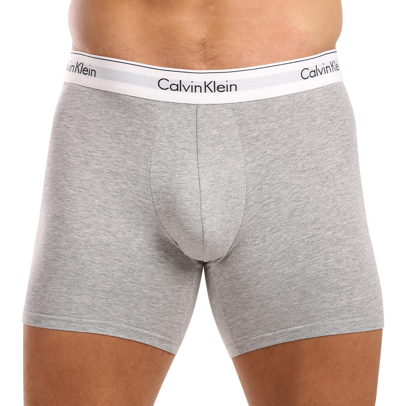 3PACK pánske boxerky Calvin Klein viacfarebné (NB2381A-N2I) L, trenky.
Boxerky Calvin Klein to je prvotriedna kvalita, za ktorou stojí svetová ikonická značky pánskej spodnej bielizne.
 Boxerky Calvin Klein patria medzi naprostú legendu spodného prádla.